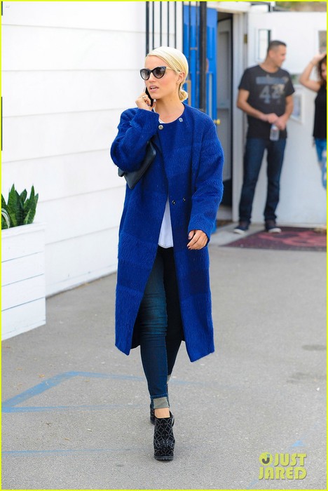 dianna-agron-opening-ceremony-stop-blue-coat-11 (468x700, 73Kb)