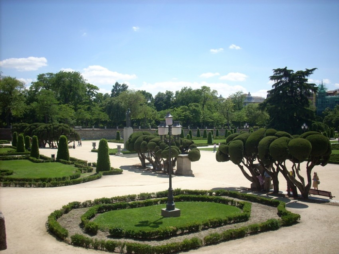 Parque_del_Retiro_de_Madrid3 (700x524, 345Kb)