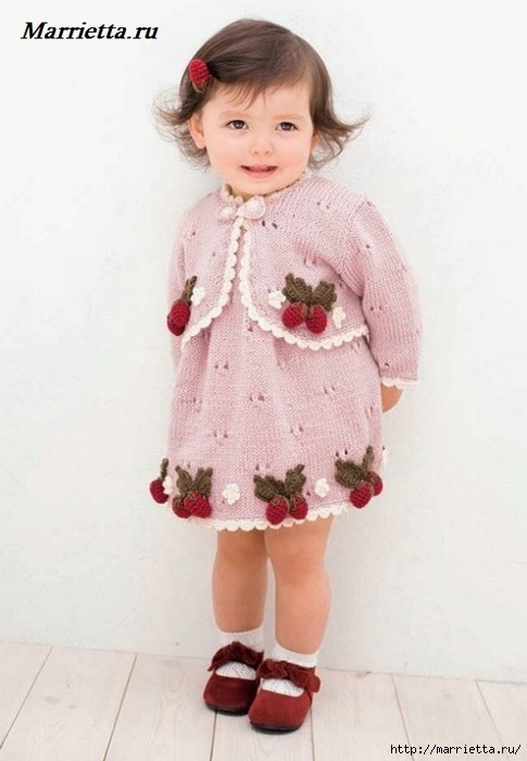 Вязание очаровательного костюма для маленькой девочки