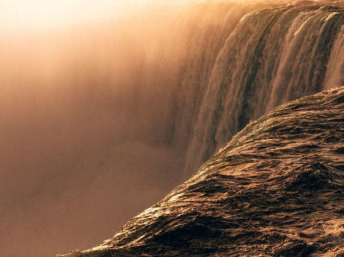 6121760-1000-1453971666-niagara-falls-drop_93546_990x742 (700x524, 349Kb)