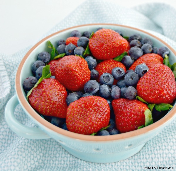 strawberries-blueberries-fresh (600x584, 242Kb)