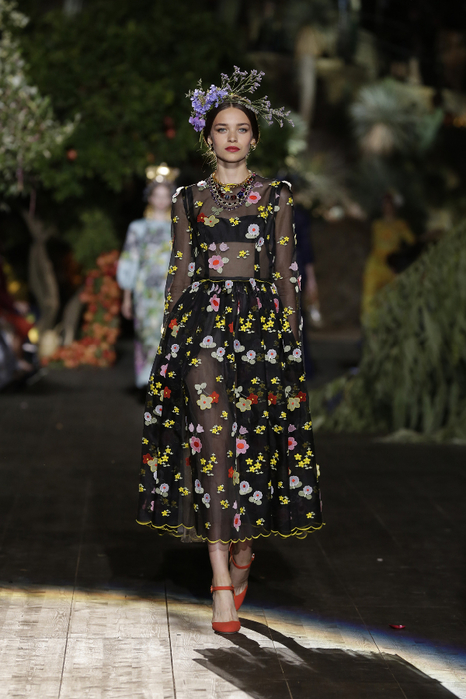 dolce_gabbana_alta_moda_portofino_luglio2015__68__jpg_8168_north_1382x_black (466x700, 342Kb)