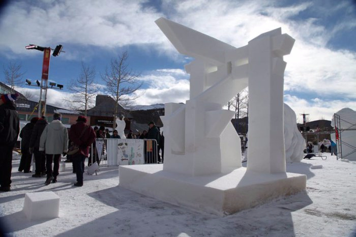 скульптуры из снега 10 (700x466, 220Kb)