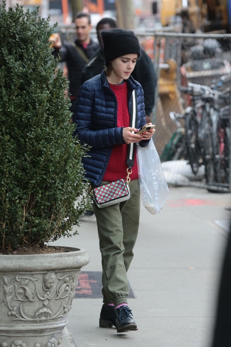 kiernan-shipka-out-in-nyc_2 (466x700, 238Kb)