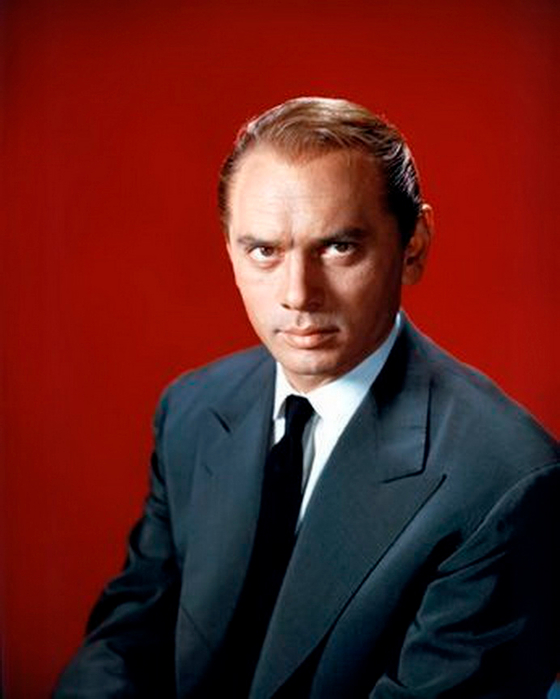 kinopoisk.ru-Yul-Brynner-3480702 (560x700, 269Kb)