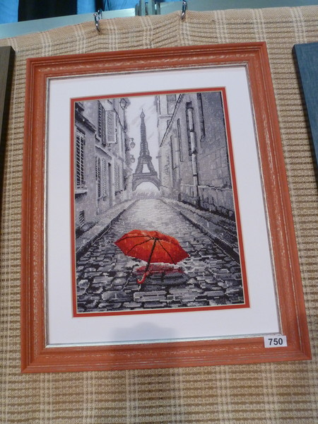 мое фото с выставки красный зонт (450x600, 267Kb)