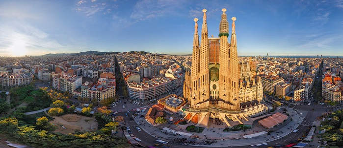 Barcelona-i-shedevry-Gaudi (700x303, 289Kb)