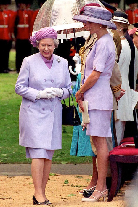 queen-elizabeth-1994-vogue-23nov15-getty_b_592x888 (466x700, 392Kb)