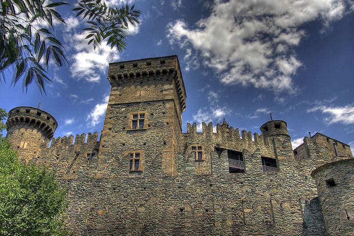 Итальянский замок Фенис (Castello di Fenis) 77800