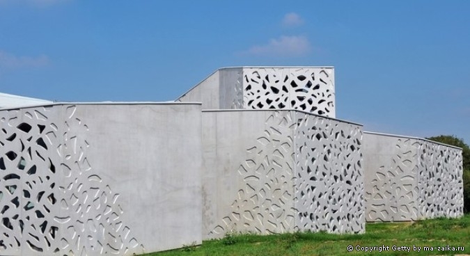 Lille Metropole's modern art museum (LAM) (Музей современного искусства и искусства аутсайдеров), в Villeneuve-d Ascq, северная Франция, 24 сентября 2010 года.