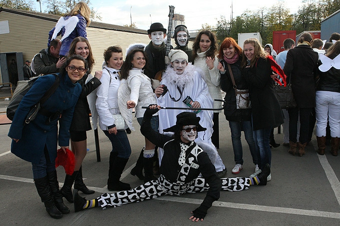 В Лужниках возвели купол для Cirque du Soleil