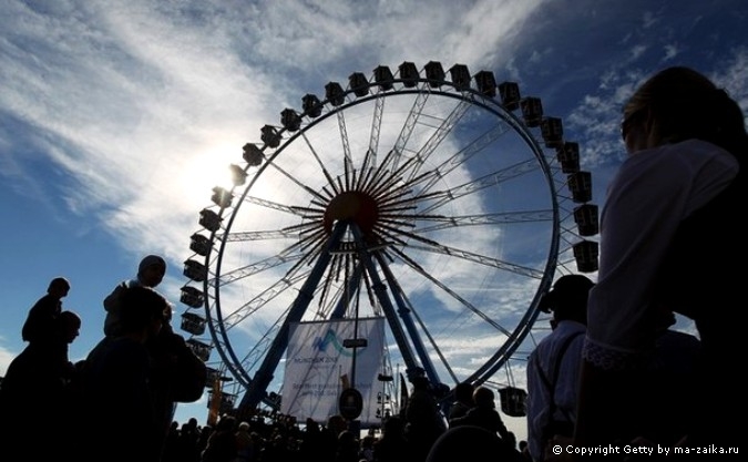 Традиционный парад баварских стрелков на пивном фестивале Октоберфест (Oktoberfest 2010) 