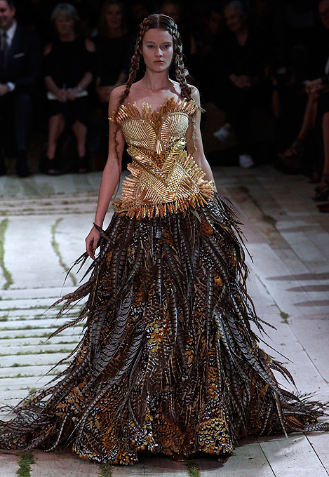 Alexander McQueen и Kenzo показали весенне-летние коллекции-2011, Париж, Франция, 5 октября 2010 года.