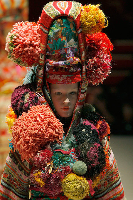 Alexander McQueen и Kenzo показали весенне-летние коллекции-2011, Париж, Франция, 5 октября 2010 года.