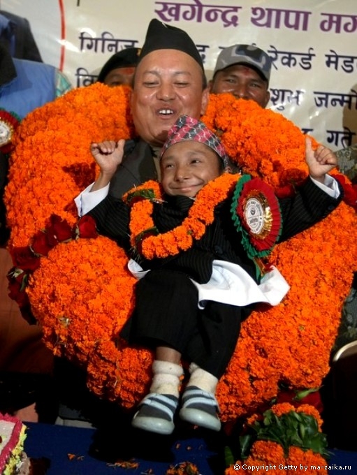 Хагендра Тапа Магар (Khagendra Thapa Magar) признали самым маленьким человеком в мире и занесли в Книгу рекордов Гиннеса в местной больнице в Покхара, около 200 км к западу от Катманду, 14 октября 2010 года.