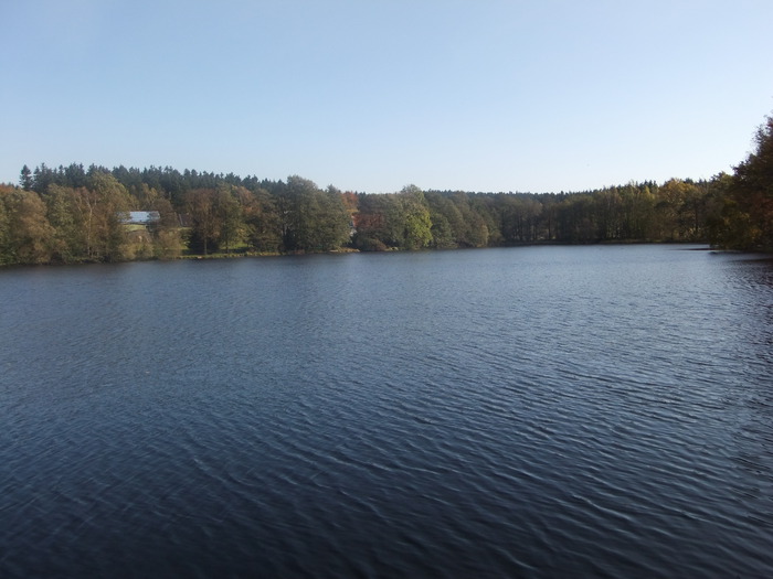 Осенний денёк на озере в Лангенау, Саксония 97498