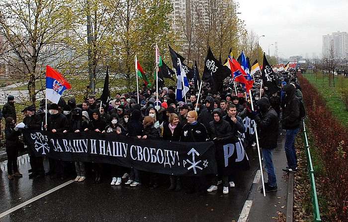 «Русский Марш» националистов в Москве собрал более 10 тысяч человек (700x446, 156Kb)