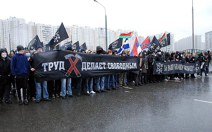 «Русский Марш» националистов в Москве собрал более 10 тысяч человек (699x437, 121Kb)