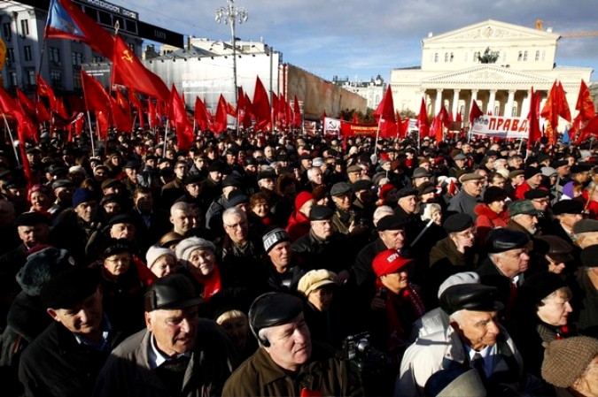 Митинг КПРФ по случаю 93-ей годовщины большевистской революции 1917 года в центре Москвы, 7 ноября 2010 года.