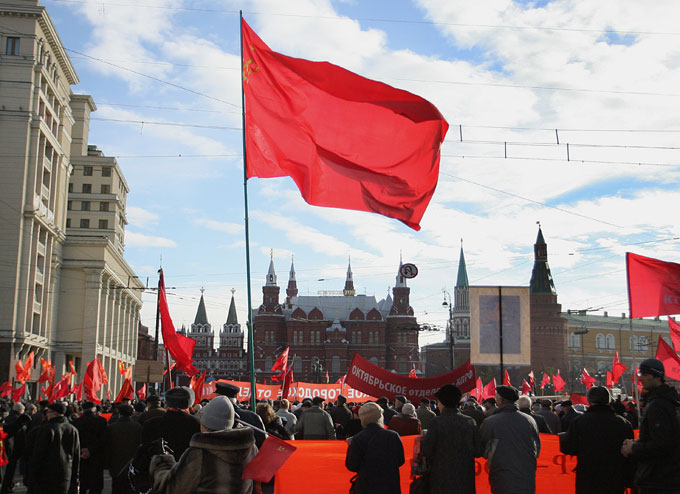 Митинг КПРФ по случаю 93-ей годовщины большевистской революции 1917 года в центре Москвы, 7 ноября 2010 года.