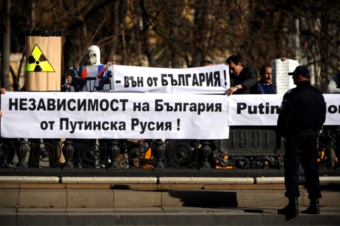 Акция протеста против визита премьер-министра России Владимира Путина в Софию, Болгария, 13 ноября 2010 года.