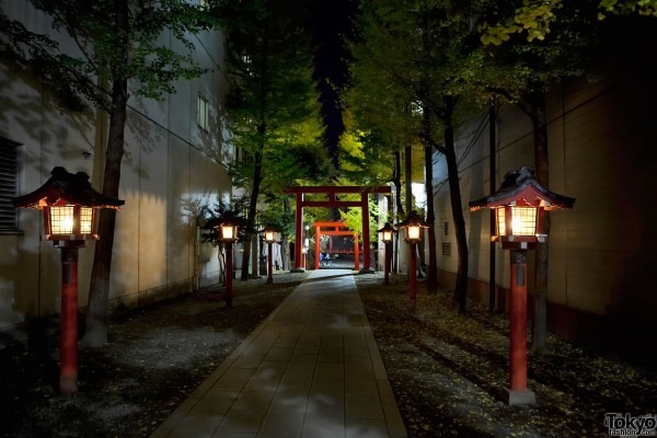 Рождественский Токио Shinjuku-Christmas-2010-080-600x400 (Shinjuku Shrine)