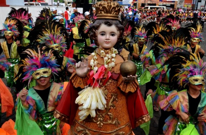 Лакбайо фестиваль (Lakbayaw festival) в Тондо, Манила, 15 января 2011 года.