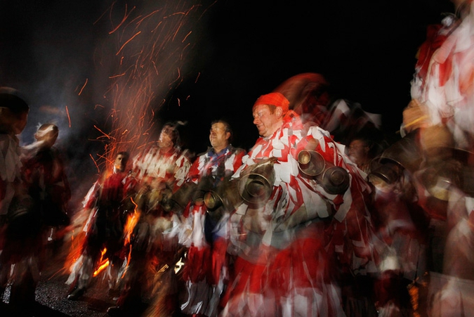 Кукер фестиваль (Kuker festival) в деревне Дол Габров около 60 км к западу от Софии, 13 января 2011 года.