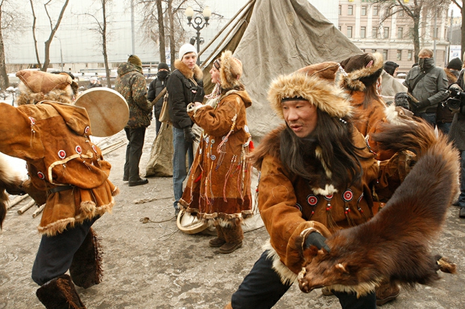 Шаманы прокляли Сергея Миронова, Пушкинская площадь, Москва, 25 февраля 2011 года.