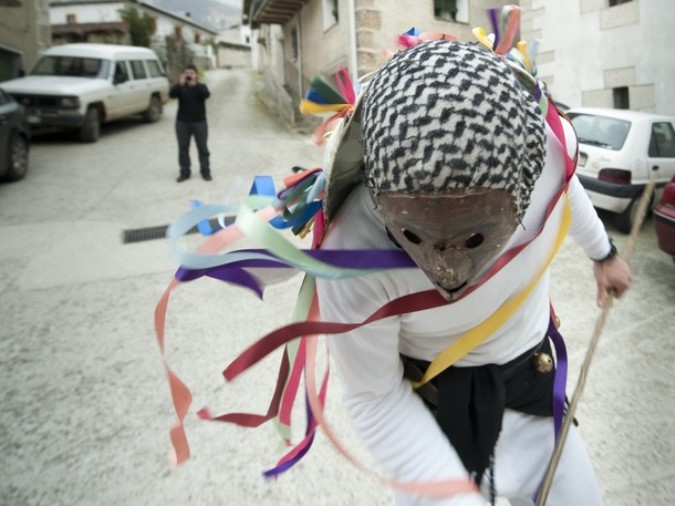 Древний Унану карнавал (Ancient carnival of Unanu) на севере провинции Наварра в Испании, 8 марта 2011 года.