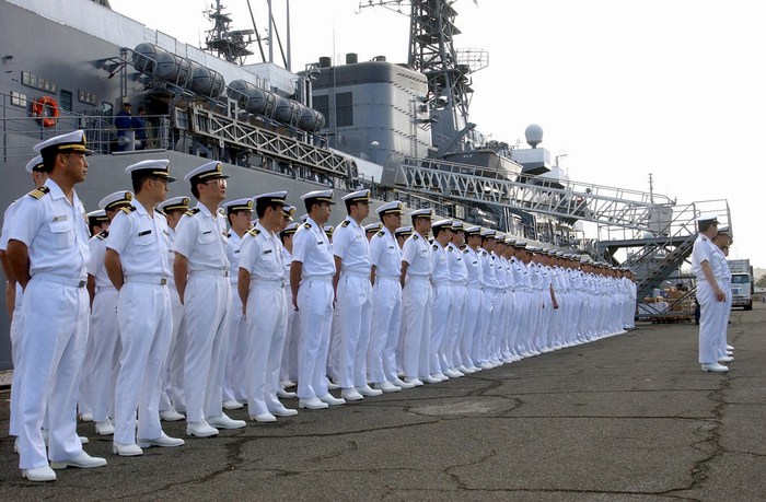 Не слишком известные факты о Японии 72280545_Japanese_sailors_jmsdf