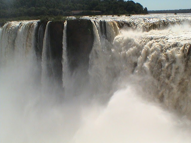 Водопады Игуасу (640x480, 55Kb)