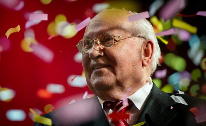 The concert is to celebrate the 80th birthday of the former Soviet leader Mikhail Gorbachev. Концерт в честь 80-летия бывшего советского лидера Михаила Горбачева, Лондон, Альберт-холл (Albert Hall), 30 марта 2011 года.