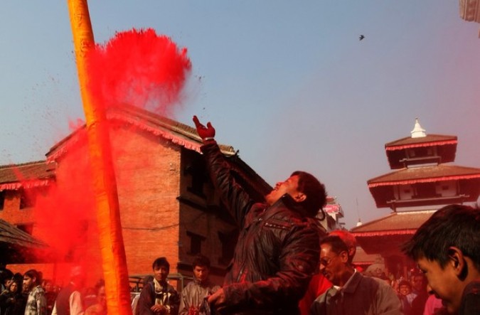 Холи фестиваль цветов (Holi festival of colours) в Катманду, Непал, 13 марта 2011 года.