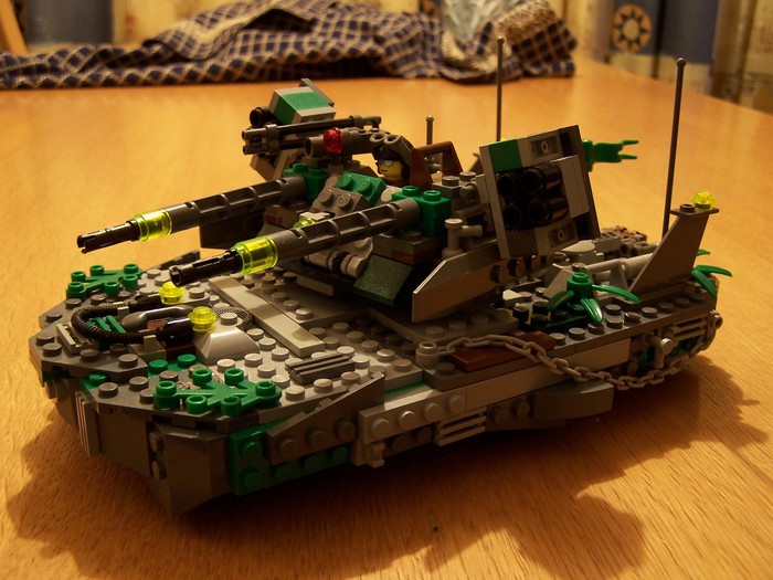 http://img0.liveinternet.ru/images/attach/c/2/64/592/64592952_lego_hoover_tank_01.jpg