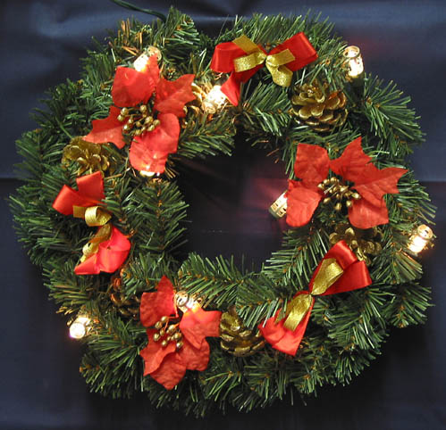 Пуансетия — цветок рождественского и новогоднего счастья 68156333_08000_pine_wreath_poinsettia