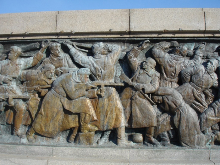 1625478_WWII_monument_in_Burgas (700x525, 306Kb)