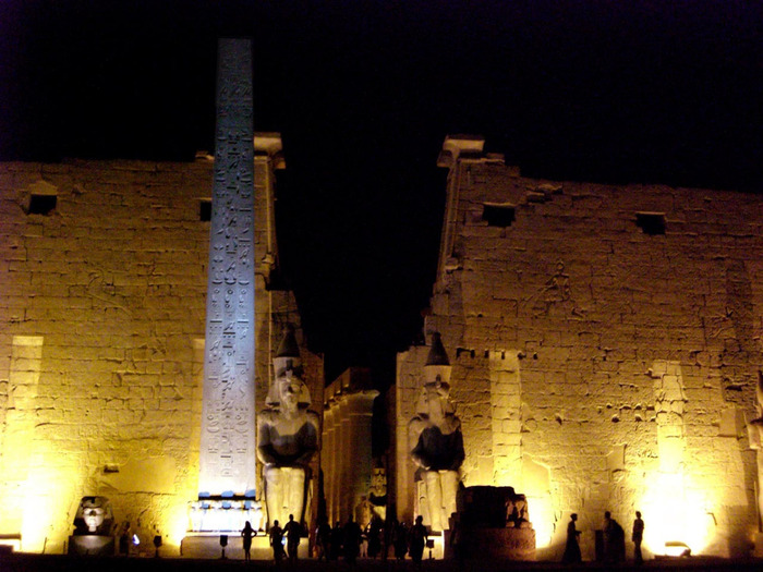 Luxor Temple at night (700x525, 136Kb)