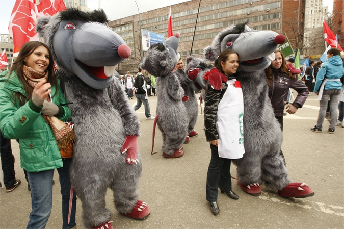 'Белые фартуки' выступили против коррупции, Москва, 16 апреля 2011 года./2270477_11 (675x449, 261Kb)