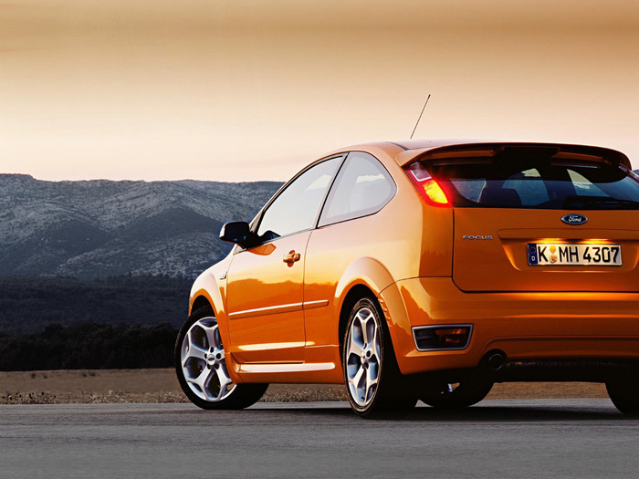 4desktop_ru_oranzheviy_Ford_Focus_ST_6_1600_1665 (700x525, 104Kb)