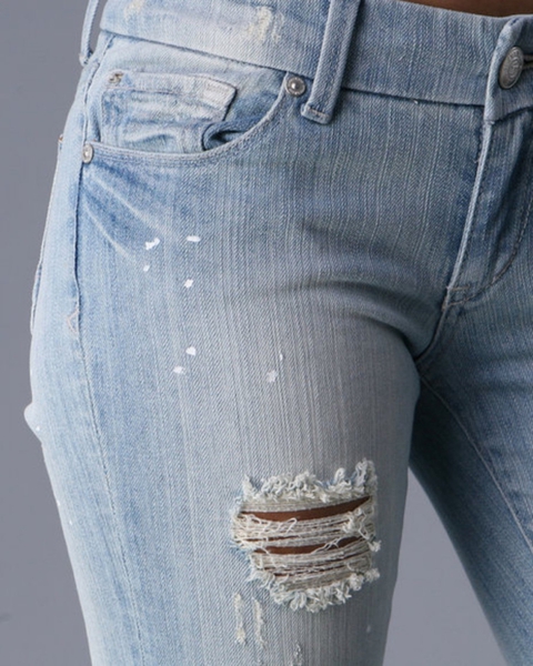 Итак, как сделать красивые дырки на джинсах домашних условиях