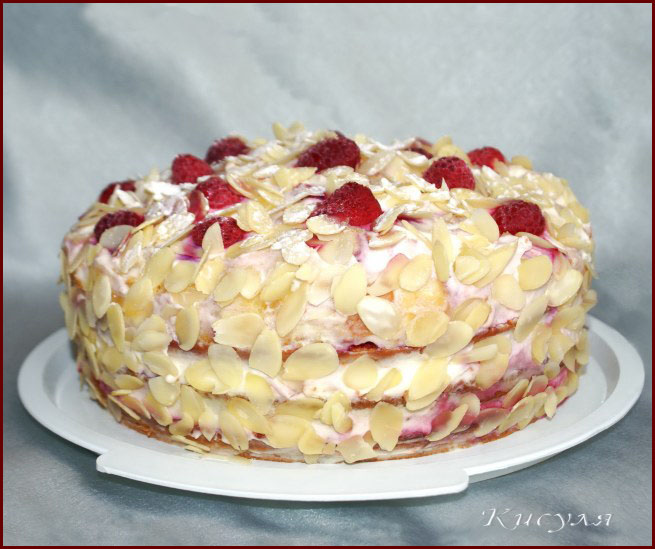 малиново-персиковый бесквитный торт на белках