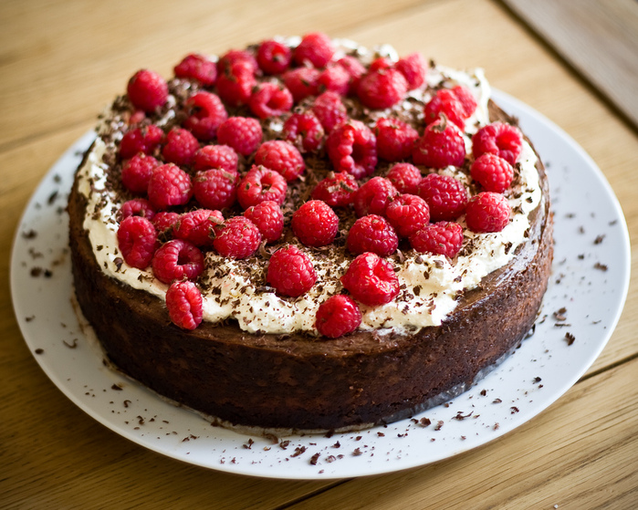 4278666_3499513371_677fd6d341_Raspberry_and_chocolate_cheesecake_L (700x559, 247Kb)