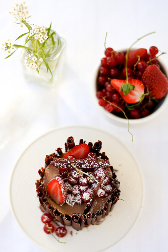 4278666_3231301452_c890524fe4_gratitute_and_a_chocolate_cake_M (333x500, 90Kb)