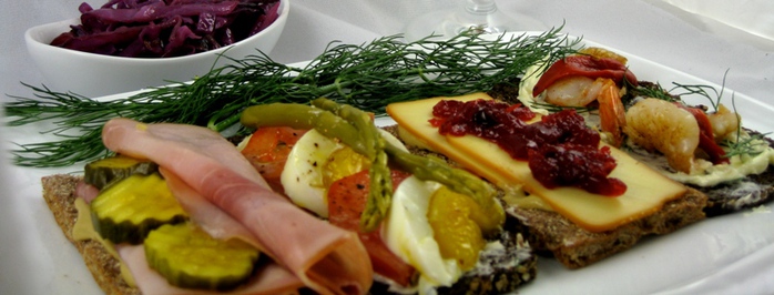 4278666_3222951983_601b29ac89_open_faced_sandwiches_2_O_1_ (700x266, 99Kb)