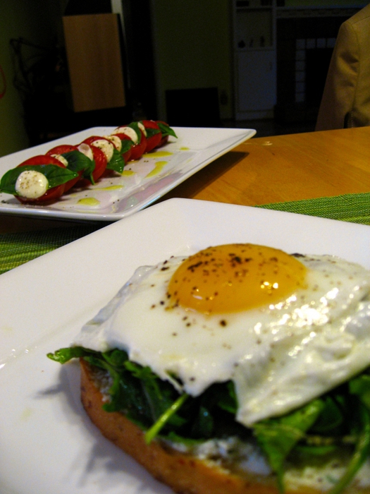 4278666_4658671095_68ca35a389_Dinner__Open_Faced_Sandwiches_with_Ricotta__Arugula__Proscuitto___and_Fried_Egg_with_Caprese_Salad_O (525x700, 246Kb)