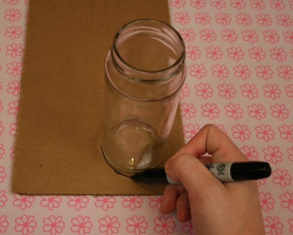 Как сделать маленькую вазу из картона