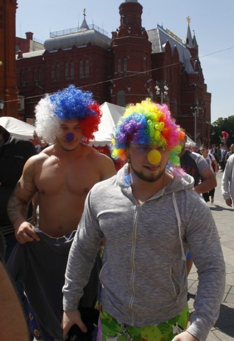 Гей-парад в центре Москвы, 28 мая 2011 года./2270477_909_1_ (466x680, 84Kb)