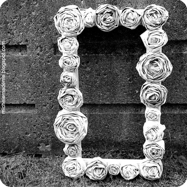 finished newspaper square rose wreath bw (640x640, 216Kb)