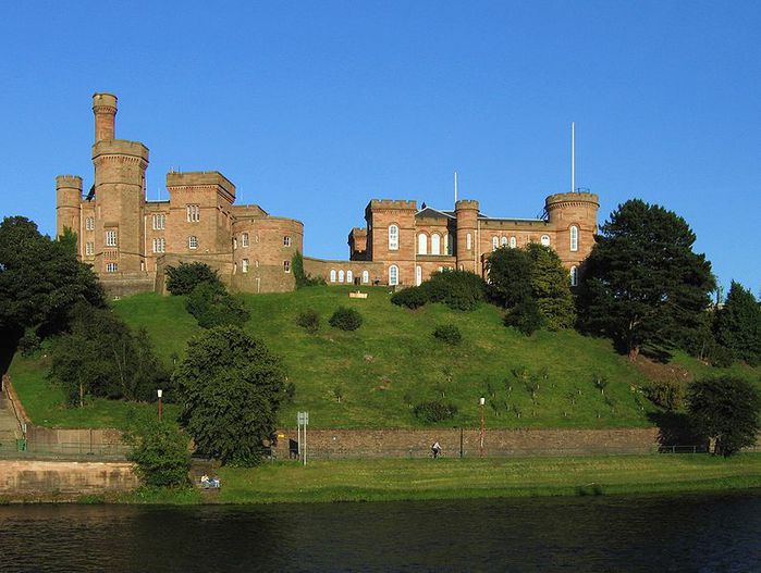 795px-Inverness_Castle01_architectural_2007-08-22 (700x527, 68Kb)